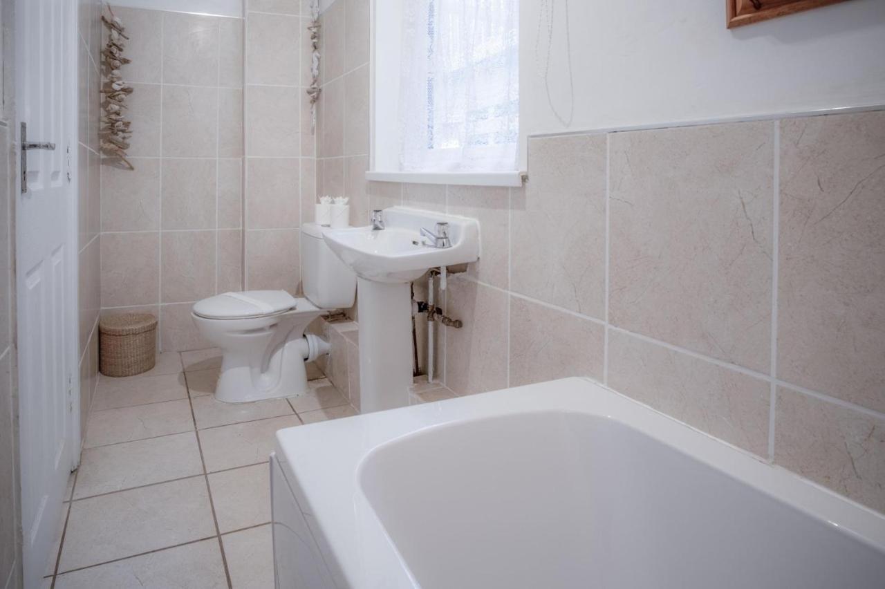 Maytree Cottage - 4 Bedroom Holiday Home - Tenby Kültér fotó