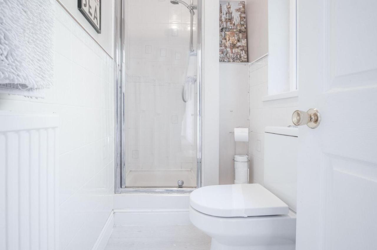 Maytree Cottage - 4 Bedroom Holiday Home - Tenby Kültér fotó