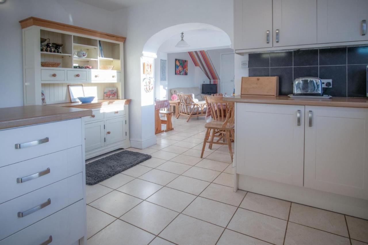 Maytree Cottage - 4 Bedroom Holiday Home - Tenby Kültér fotó
