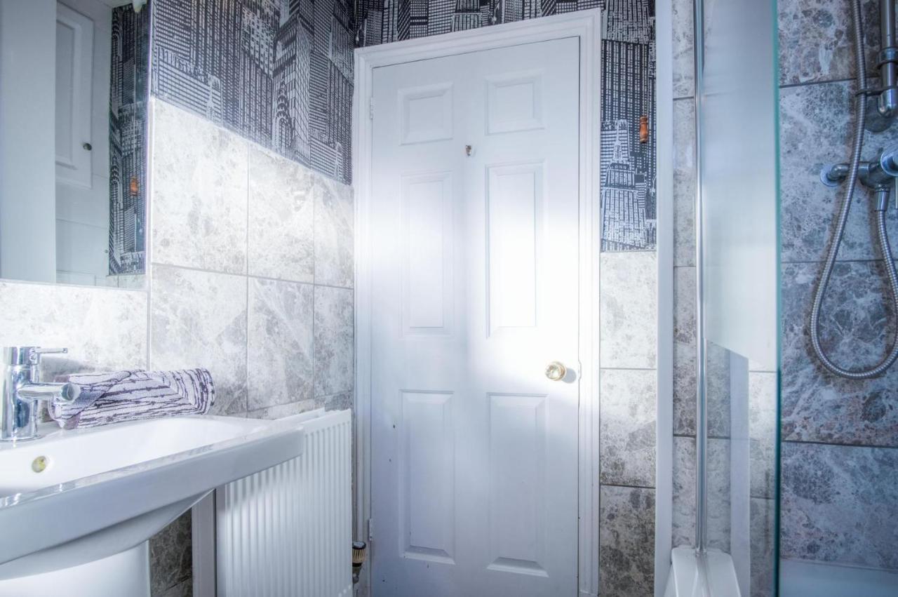Maytree Cottage - 4 Bedroom Holiday Home - Tenby Kültér fotó