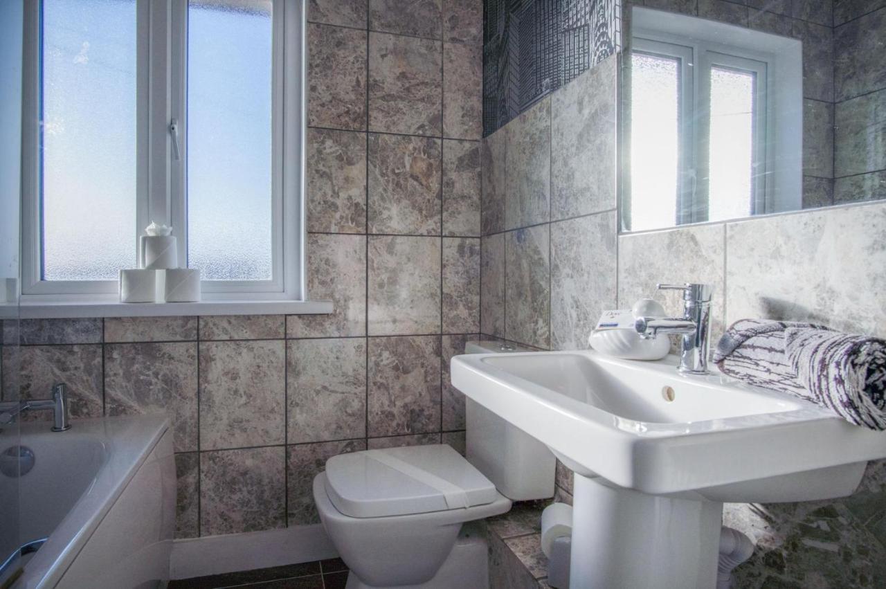 Maytree Cottage - 4 Bedroom Holiday Home - Tenby Kültér fotó