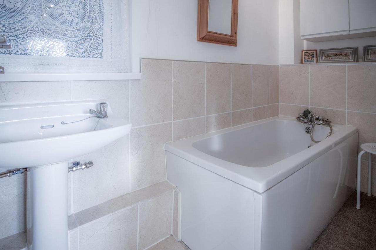 Maytree Cottage - 4 Bedroom Holiday Home - Tenby Kültér fotó