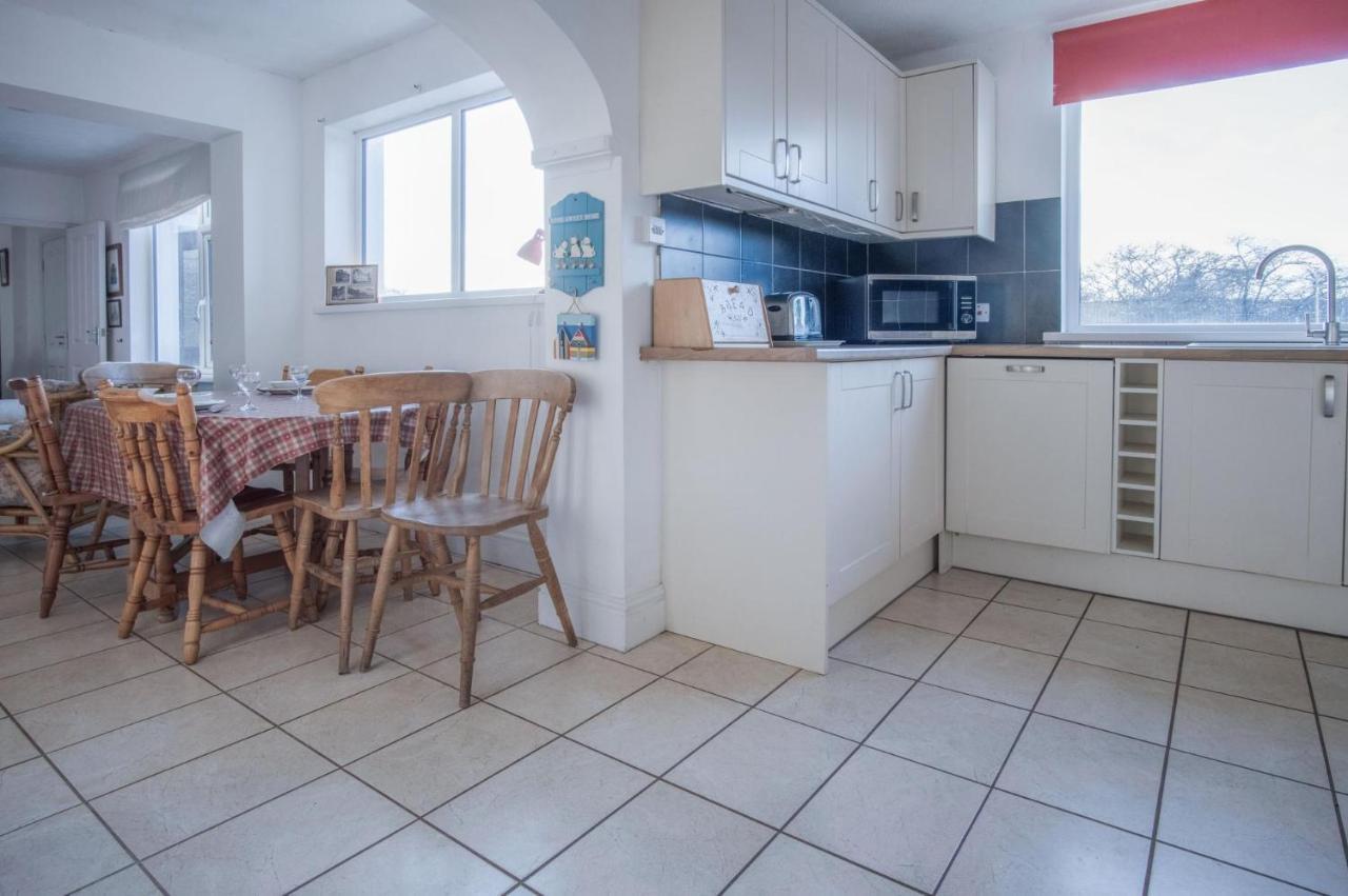 Maytree Cottage - 4 Bedroom Holiday Home - Tenby Kültér fotó